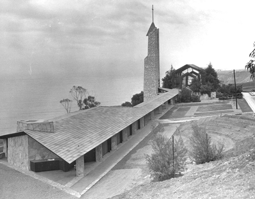 chapel-historic-black-white