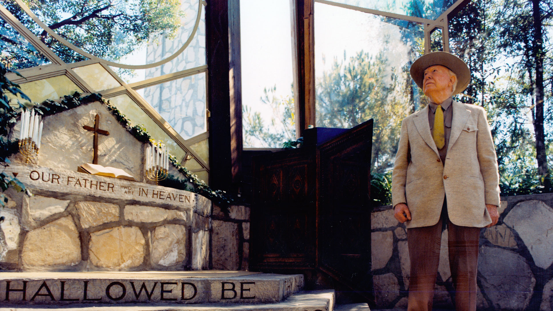 Lloyd Wright stands at the chancel steps at Wayfarers Chapel